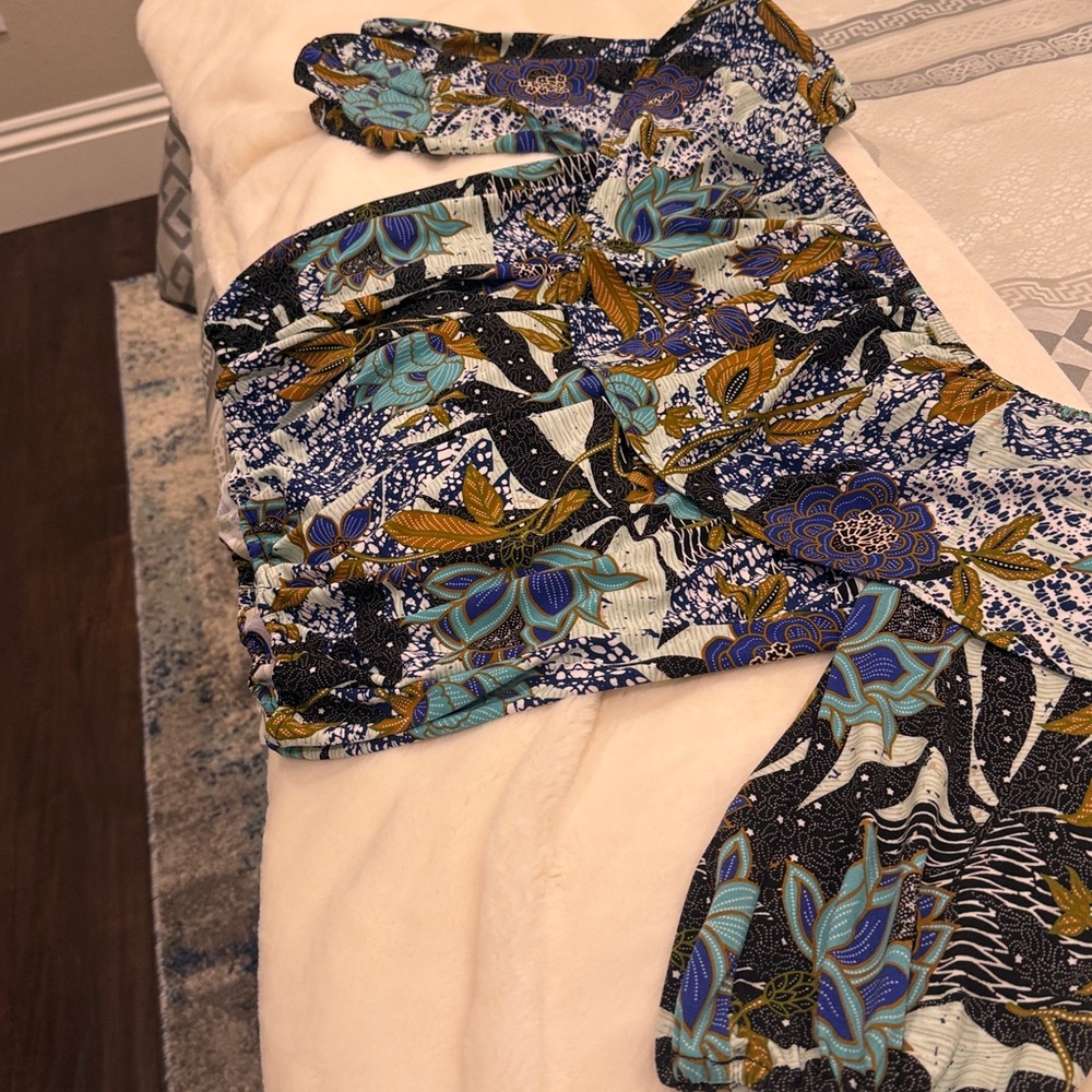 Veronica M Abstract Patterned top - Picture 3 of 3